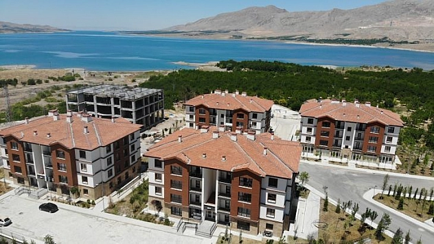 Baraj manzaralı deprem konutları tatil köylerini aratmıyor