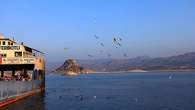 Barajın Ortasındaki Tarihi Güzellik 'Pertek Kalesi'