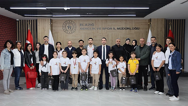 Başarılarıyla gururlandıran sporcularımıza tebrik buluşması