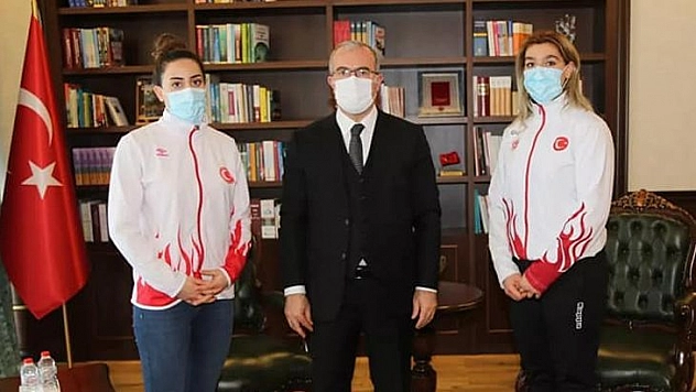 Başarılı boksörlerden Vali Toraman'a ziyaret