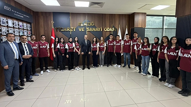 Başkan Alan Sözünü Tuttu: Öğrencilere Formalarını Hediye Etti