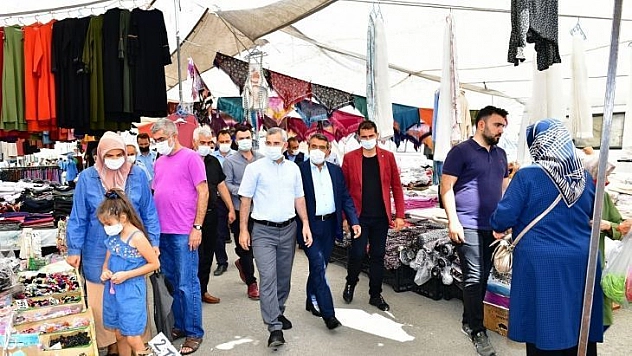 Başkan Çınar, alış veriş yapan vatandaşlarla dertleşti