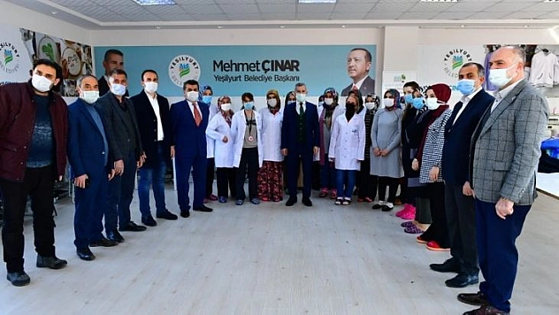 Başkan Çınar, tekstil kursunu ziyaret etti