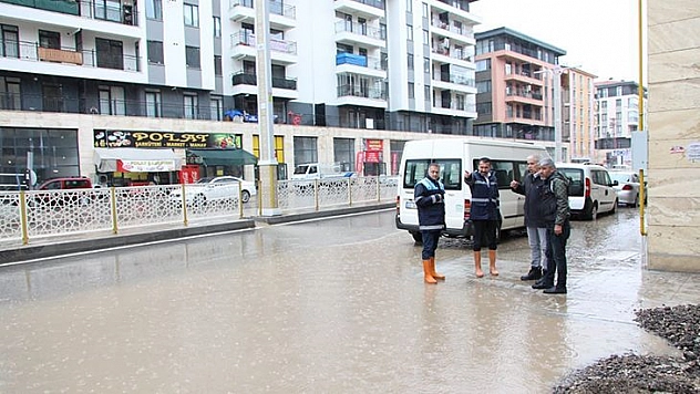 Başkan Şerifoğulları Yağış Sonrası Sahaya İnerek İncelemelerde Bulundu