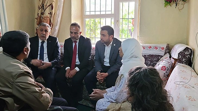 Başkan Yıldırım 36 Bayramdır Görüşemeyen İkisi De Engelli Hala-Yeğeni Buluşturdu