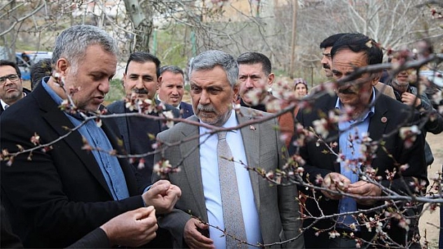 Başkan Yıldırım Baskil'de kayısı üreticileriyle görüştü