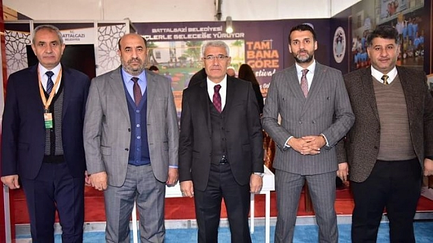 Battalgazi Belediyesi'nin festivalde açtığı standa yoğun ilgi