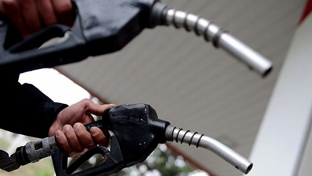 Benzinde indirim beklentisi