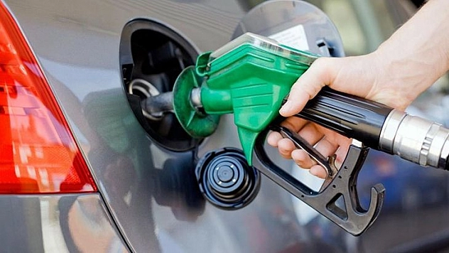 Benzine ve Motorine Büyük Zam Geliyor