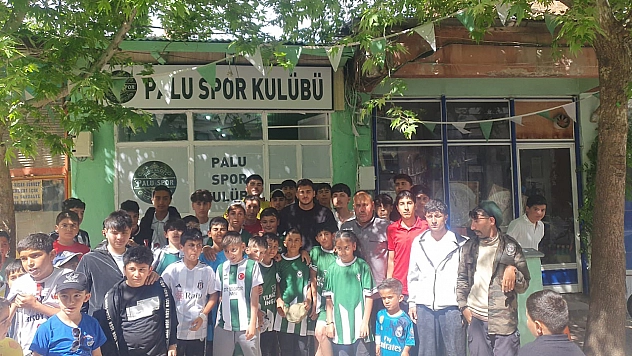 Beşiktaşlı Mustafa Erhan Hekimoğlu memleketi Palu'da gençlerle buluştu