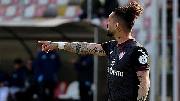 Beykan Şimşek Elazığspor'da kaldı! 2 yıllık yeni sözleşme