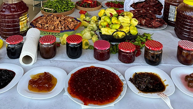 Biberden reçel yaptı, siparişlere yetişmekte zorlanıyor