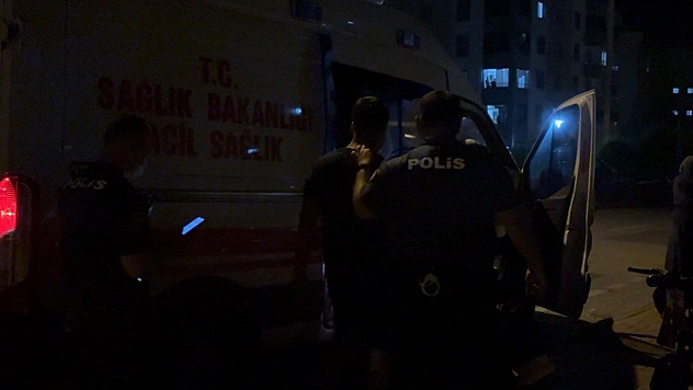 Bıçaklı kavga kanlı bitti: 1'i ağır 3 yaralı