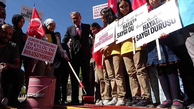 Bingöl'de 'Yayalara Öncelik Duruşu, Hayata Saygı Duruşu' uygulaması yapıldı