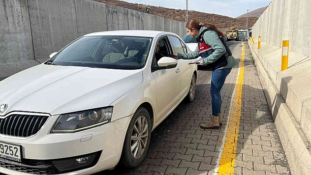 Bingöl'de jandarma 2 bin 670 vatandaşa KADES'i tanıttı