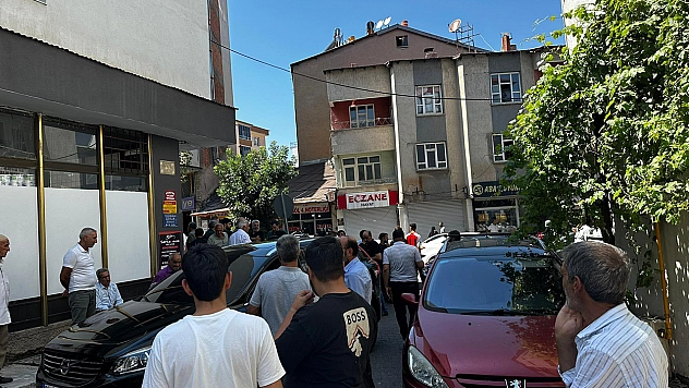 Bingöl'de Madde Bağımlısı Bir Şahıs, Cadde Üzerinde Önüne Gelene Bıçakla Saldırdı 2 Ölü 7 Yaralı