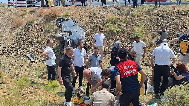 Bingöl'de otomobil şarampole devrildi: 4 yaralı