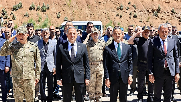 Bingöl'de PKK'lı teröristler tarafından şehit edilen 33 er anıldı