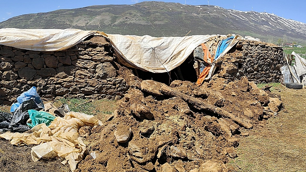 Bingöl'de sağanak hayatı felç etti