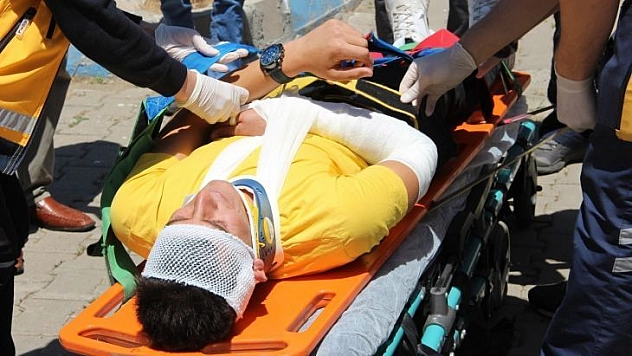 Bingöl'deki deprem ve yangın  tatbikatı gerçeği aratmadı