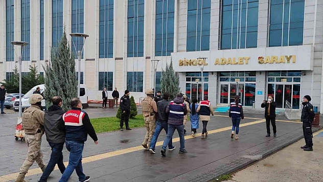 Bingöl merkezli 2 ilde PKK/KCK operasyonu: 7 kişi tutuklandı