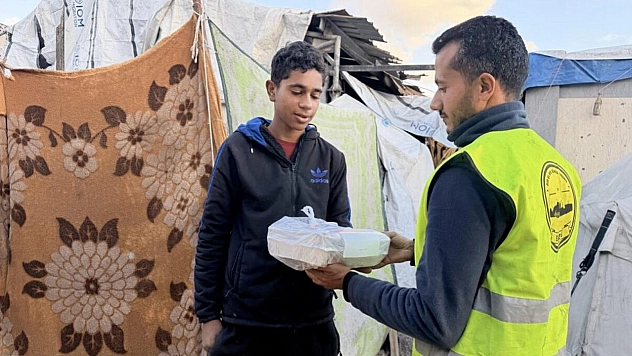 Bir El Bir Gönül Derneğinden Gazzeye yardım