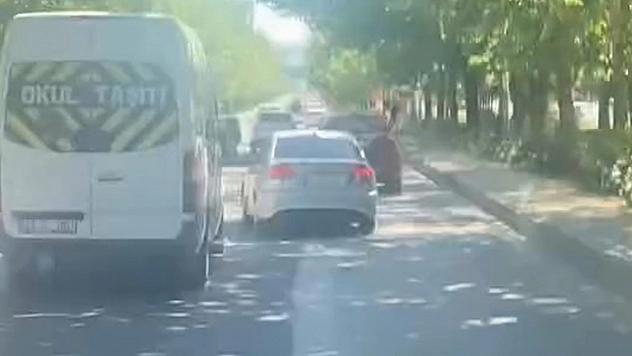 Bir faciadan dönüldü: Elazığ'da makas atan sürücü kamerada