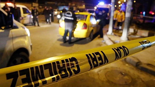 Bir kişi evinin balkonunda ölü bulundu