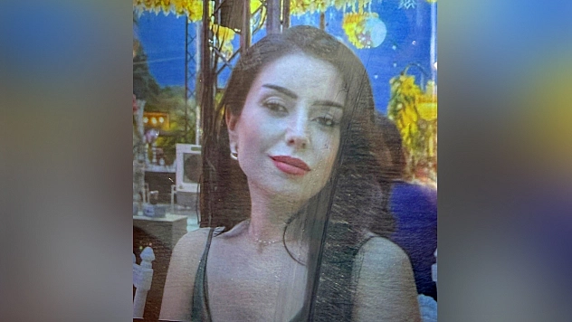 Boşanma aşamasındaki eşini kızının yanında uyurken öldürmüş