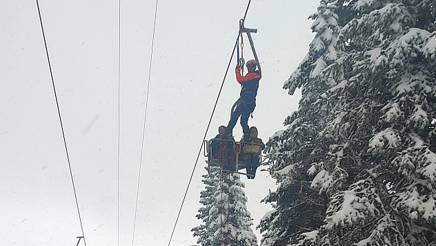 Bursa Uludağ'da telesiyej arızası: 51 kişi kurtarıldı