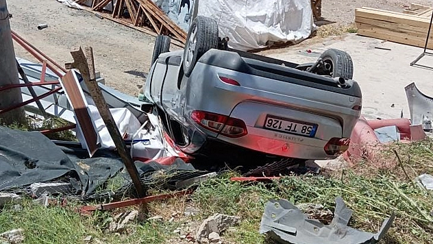 Çatalçeşme mahallesinde kaza: Araç takla attı