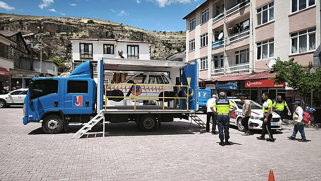 Çemişgezek'te emniyet kemeri simülasyon tırı farkındalık oluşturdu