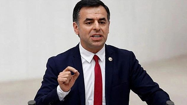 CHP Eski Milletvekilinden CHP'ye: 'Sizin adınıza da utanıyoruz'