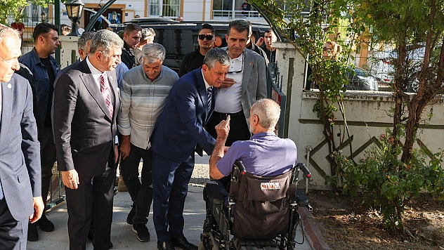 CHP Genel Başkanı Özel ve Milletvekili Erol'dan şehit ailesine anlamlı ziyaret