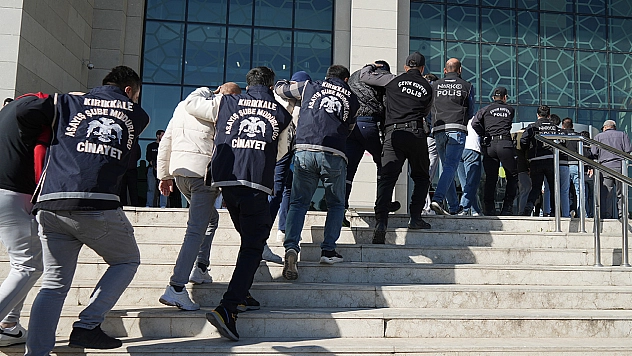 Çocuk esirgeme kurumundan ayrılan 2 kadını fuhuşa sürüklemişler
