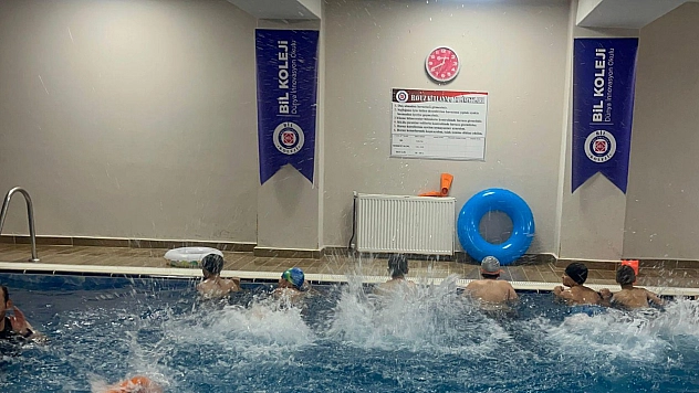 ‎Çocuk Meclisi öğrencileri yüzme etkinliğinde buluştu