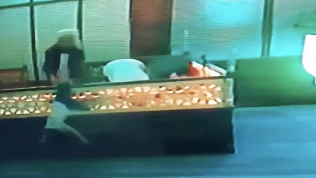 Çorum'da imam namaz esnasında 1 metreden düşen çocuğu havada yakaladı