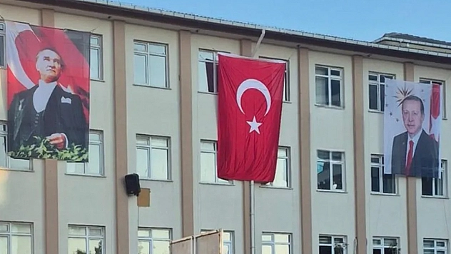 Okullarda Erdoğan, Atatürk ve Türk Bayrağı birlikte yer alacak