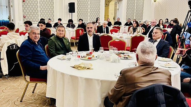 Demirci, Ziver Meyra Palace'ta öğrencilerle iftarda buluştu