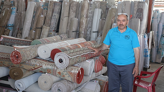 Deprem Öncesi Yıkamacıya Bırakılan Halılar Sahipsiz Kaldı