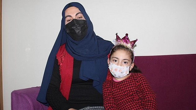 Depremde Eşini Ve Oğlunu Kaybeden, Kızı İle Enkazdan Çıkartılan Anne O Anları Anlattı