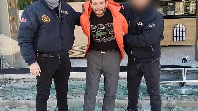 Depremde hasar gören yerlerden hırsızlık yapan şüpheli yakalandı