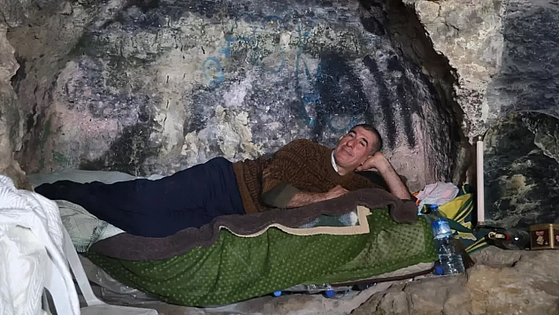 Depremden sonra mağarada yaşamaya başlayan adamı yıkan karar