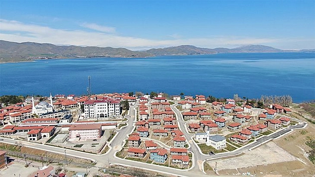 Depremin Merkez Üssü Sivrice'de Vatandaşlar Çifte Bayram Yaşıyor