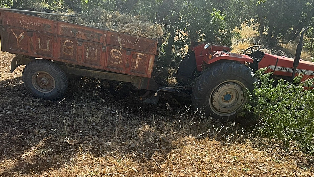 Devrilen traktörün altında kalan sürücü hayatını kaybetti