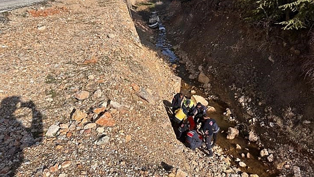 Direksiyon Hakimiyetini Kaybedince Dere Yatağına Uçtu