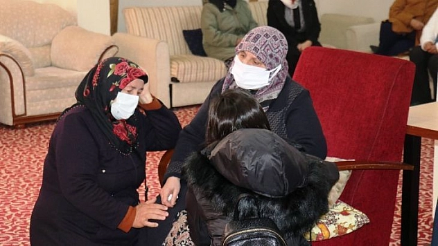 Diyarbakır annelerinden Malatyalı şehidin ailesine taziye ziyareti