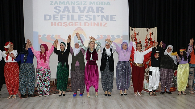 Diyarbakır'da kadın emeği ve kültür 'köklerden podyuma' defilesinde buluştu