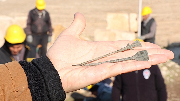 Diyarbakır Zerzevan Kalesi'nde  1800 Yıllık Ameliyat Aleti Bulundu