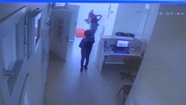 Doktoru Bıçakla Yaralayan Kadın Elazığ'dan Adana'ya Sevk Edildi